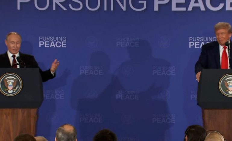 TRUMP DHE PUTIN SHMANGËN PYETJET E GAZETARËVE/ Kremlini zbulon arsyet