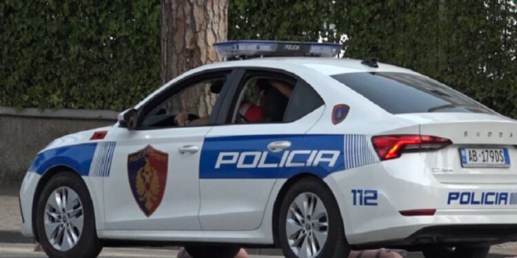 PLAGOSI ME THIKË BASHKËJETUESEN PAS SHERRIT/ Vihet në pranga 41-vjeçari në Tiranë
