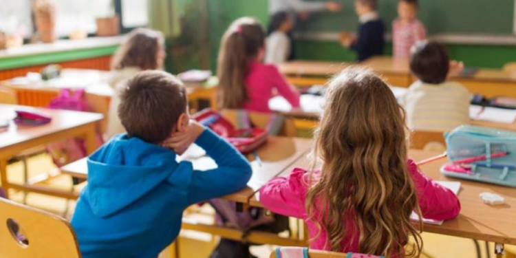 NIS VITI I RI SHKOLLOR MË 8 SHTATOR/ Ja datat e pushimeve dhe regjistrimeve në e-Albania