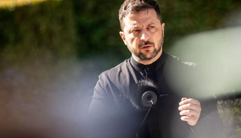 DITA E FLAMURIT NË UKRAINË/ Zelensky: Nuk do t’ia dorëzojmë tokën tonë pushtuesit! Pritet vizitë edhe nga i dërguari special i Trump