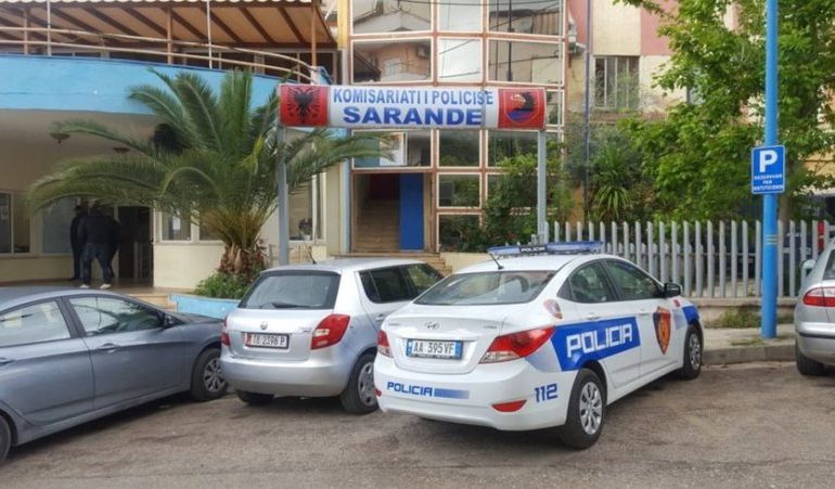 PLAGOSËN RËNDË NËNË E BIR/ Arrestohen dy vëllezër në Sarandë