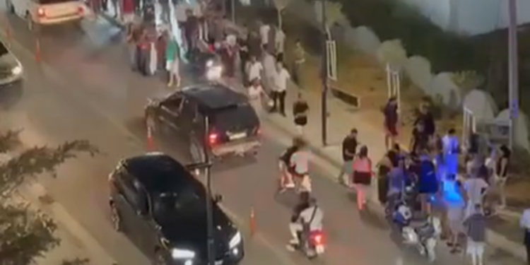 AKSIDENT ME TRE TË PLAGOSUR NË KSAMIL/ Turku me motor përplas italianin në trotuar