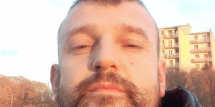 U QËLLUA PËR VDEKJE ME ARMË ELEKTRIKE NGA KARABINIERËT/ 47-vjeçari shqiptar ishte puntor ndërtimi, 4 oficerë nën hetim