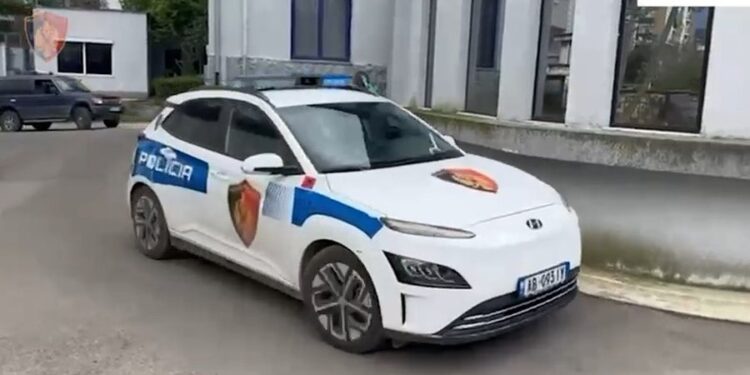 E PËSON KEQ/ Rrahu dhe tentoi të digjte partneren me gjithë shtëpi, arrestohet 42-vjeçari në Tiranë