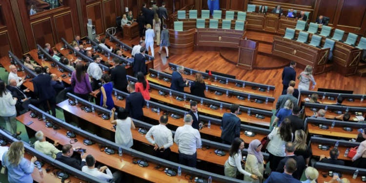 ANALIZA: Politika e Kosovës ngec, mundësitë ikin