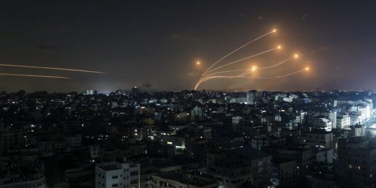 BIEN SIRENAT E SULMIT AJROR NË TEL AVIV/ Ushtria izraelite identifikon raketën e lëshuar nga Jemeni