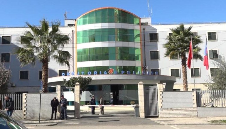 VODHËN NJË MAKINË DHE NJË KARBURANT NË SUKTH/ 2 të rinjtë hapin zjarr gjatë ndjekjes nga policia! Njëri plagoset, tjetri prangoset (EMRAT)