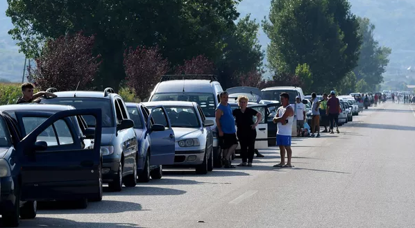 FLUKS I LARTË NË DALJE TË SHQIPËRISË/ Në Kakavije, në 24 orët e fundit kaluan mbi 12 mijë shtetas në hyrje-dalje