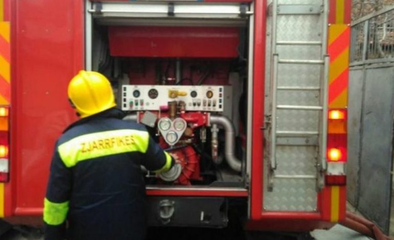PËRFSHIHET NGA FLAKËT LOKALI NË LEZHË/ Evakuohen banorët e banesave pranë biznesit