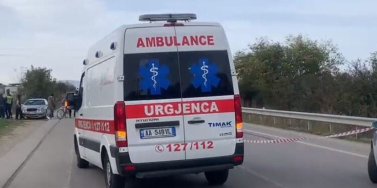 AKSIDENT NË AKSIN RRUGOR “SHKODËR-VELIPOJË”/ 20-vjeçari humb kontrollin e mjetit, 3 të plagosur