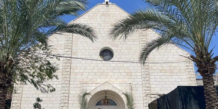 SITUATA NË GAZA/ Prifti: 450 refugjatët e kishës Sacra Famiglia, në gjendje dramatike