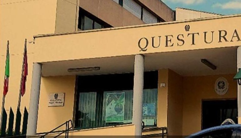SHKOI NË ITALI SI TURIST DHE U KAP DUKE SHITUR KOKAINË/ Dëbim në kohë rekord për 21-vjeçarin shqiptar! Policia…