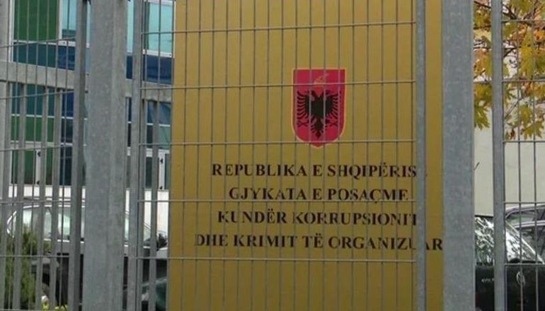 1 MIJË EURO PËR TË MOS PRISHUR TENDËN E LOKALIT NË KOMBINAT/ Vetëdorëzohet në polici punonjësi i IMT-së Klajdi Zhilla