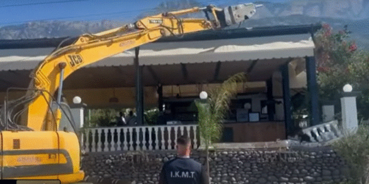 IKMT “ZBARKON” NË DRIMADHES/ Shemb objektin që doli jashtë lejes së ndërtimit