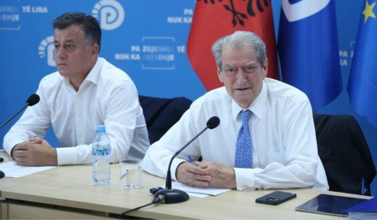 MBLEDH KRYESINË E PD/ Berisha: Puna jona ishte e dobët për të qartësuar mbështetësit për ‘diktaturën autokratike’ në vend