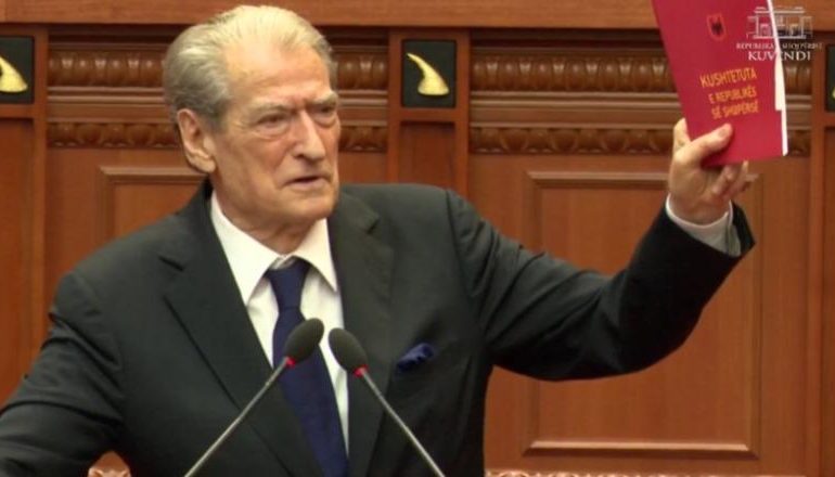 AKUZA MAZHORANCËS/ Berisha: Kushtetuta për ju është prostitutë, e përdhunuat publikisht