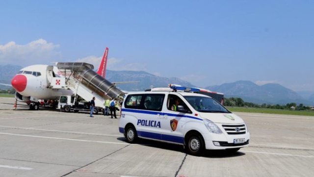 EMRAT/ Vjedhje dhe ndihmë për emigrim të paligjshëm drejt Britanisë, SHBA dhe Kanadasë, ekstradohen në Shqipëri dy të rinjtë