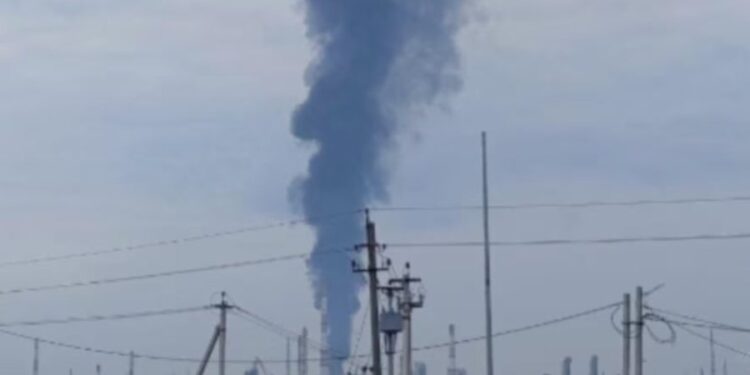 UKRAINA NUK NDAL SULMET NË RUSI/ Dronët godasin një nga komplekset më të mëdha të naftës