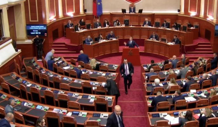 OPOZITA BRAKTIS SEANCËN PLENARE/ Balla i ironizon: Ikni tani se ja arritët qëllimit