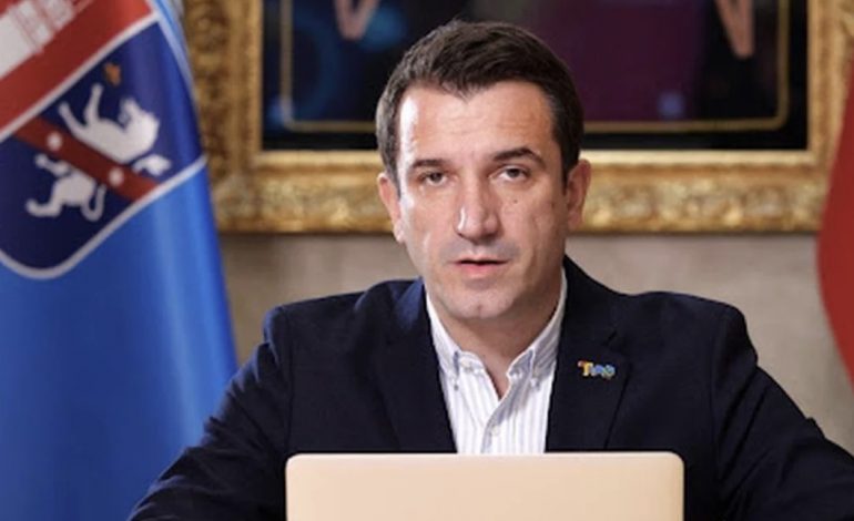 MBLEDHJA E KËSHILLIT BASHKIAK PËR SHKARKIMIN/ Erion Veliaj kërkesë të jetë i pranishëm