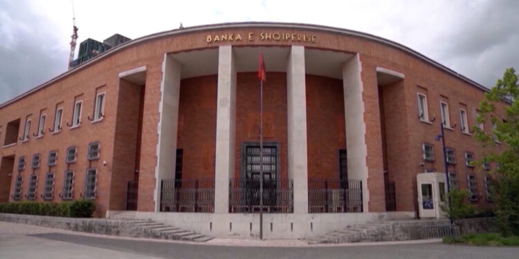RËNIE ME 0.8 PIKË NË GUSHT NË EKONOMI/ BSH: Tregtia në rritje, industria dhe shërbimet me rënie të pritshme