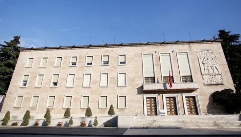 U ZGJODHËN DEPUTETË/ Qeveria liron nga detyra 3 zv.ministrat, Ilva Gjuzi, Ceno Klosi dhe Romina Kuko