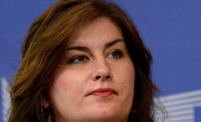 FESTOI DITËLINDJEN LUKSOZE/ Ish-ministrja kroate dënohet për keqpërdorim të fondeve të BE-së