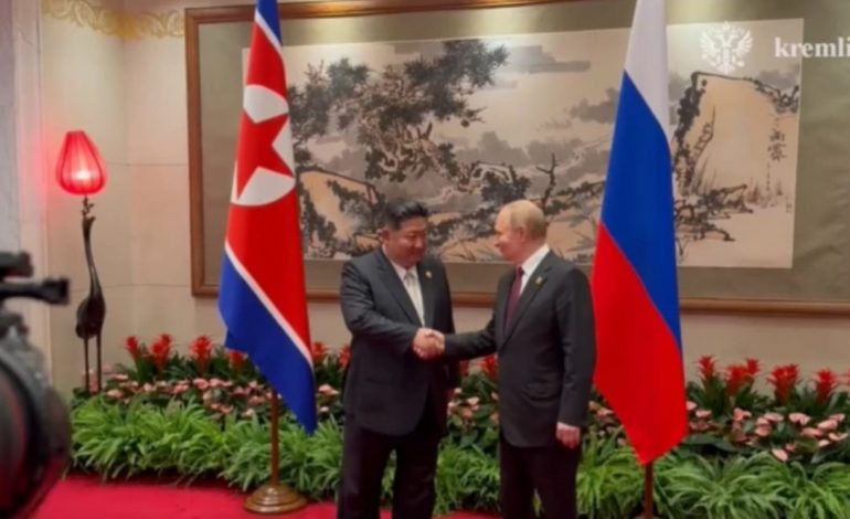 “BASHKËPUNIMI MES RUSISË DHE KORESË SË VERIUT PO FORCOHET”/ Kim dhe Putin mesazh të qartë Perëndimit
