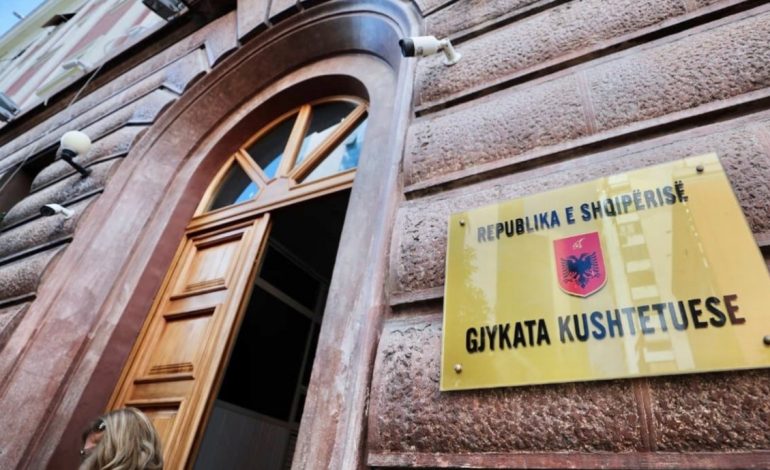 DENAR BIBA TËRHIQET NGA GARA/ Ja kandidatët e kualifikuar për vendin vakant në Gjykatën Kushtetuese