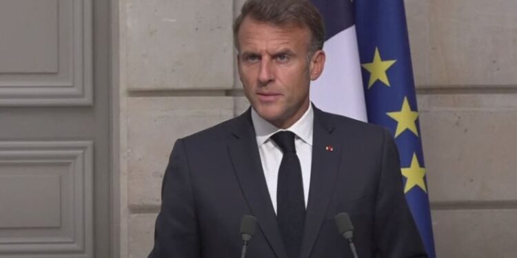SAMITI NË PARIS/ Macron: 26 vende kanë premtuar të dërgojnë trupa në Ukrainë, për të garantuar paqe dhe armëpushim!