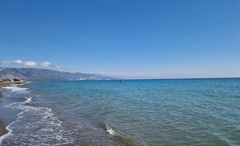 E RËNDË/ Pësoi arrest kardiak, humb jetën 80-vjeçari në plazhin e Velipojës