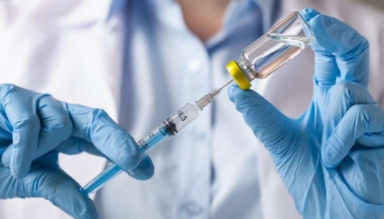 ALARM I GRIPIT/ 280 mijë vaksina mbërrijnë në Shqipëri, ja kush duhet të vaksinohet i pari