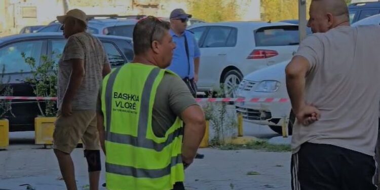 HIQEN TENDAT DHE KARRIGET/ IMT aksion në Vlorë për lirimin e trotuareve dhe hapësirave publike