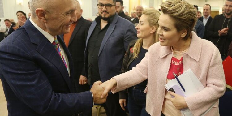 “21 VITE…”/ Kryemadhi uron ditëlindjen e LSI me videon e Metës: Aty ku rrëzoheshim ngriheshim me dinjitet