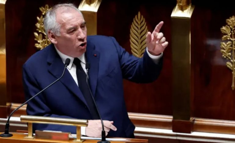 RRËZOHET KRYEMINISTRI FRANCEZ/ Bayrou humb votëbesimin
