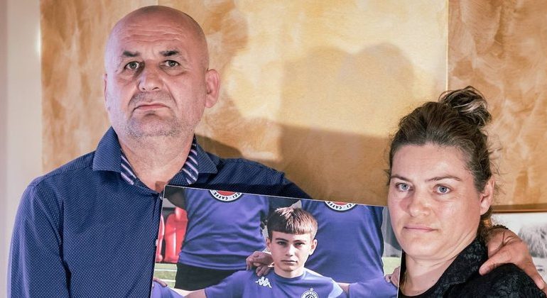 DITA E PARË E SHKOLLËS/ Nëna e Martin Canit mesazh prekës: Ikja jote mizore nga kjo botë më mori frymën