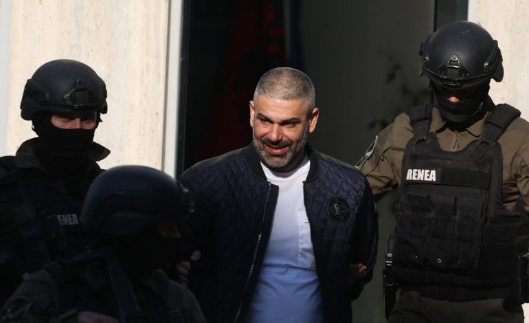 “EDHE MALI MË I LARTË…”/ Safet Bajri surprizohet për ditëlindjen tek “313”-a, ja parashuta që mori