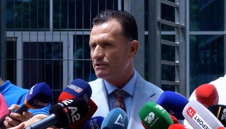 LEJOI METËN TË JAPË INTERVISTË NGA BURGU NËPËRMJET TELEFONIT/ Drejtoria e Burgjeve kërkon masë disiplinore për avokatin Kujtim Cakrani