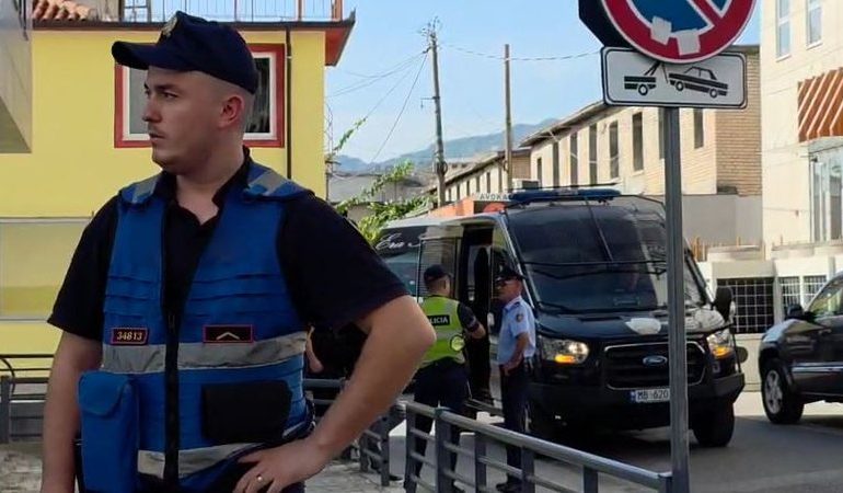 MEGAOPERACIONI ANTIDROGË NË ELBASAN/ Shtyhet seanca e masave të sigurisë për 30 të arrestuarit