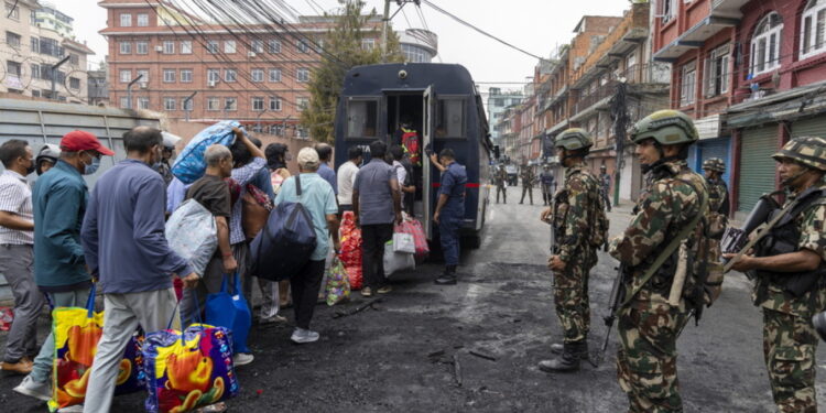TRAZIRAT NË NEPAL/ Të paktën 51 të vrarë. Mbi 12,500 të dënuar arratisen nga burgjet