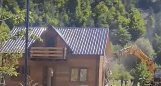 VIJON AKSIONI I IKMT NË VALBONË/ 16 objekte do të prishen nga vetë banorët