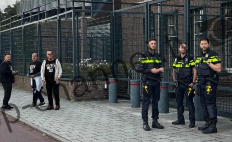 GJYQI NË HAGË/ Policia holandeze ndalon shqiptarët të mblidhen para Gjykatës Speciale