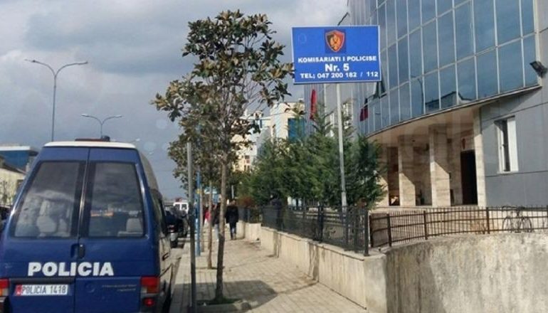 “MË THANË HAJDE PIMË KAFE”/ U mbajt peng për disa orë. Dëshmia e 56-vjeçarit: Më kërkuan borxhin e djalit, pastaj më përcollën me taksi