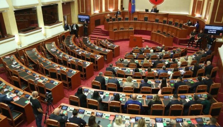 MIRATOHET PROJEKTVENDIMI/ Zgjidhen kryetarët e komisioneve parlamentare, PD nuk merr pjesë në seancë