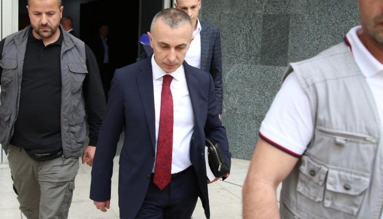 VETTINGU E LARGOI NGA DREJTËSIA PËR LIDHJE ME KRIMIN/ Arian Ndoja reagon ndaj Ramës: Ka derdhur lumë akuzash ndaj gjyqtarëve