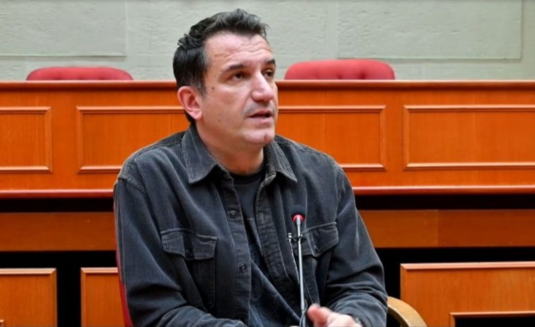 GATI PËR PËRBALLJE NË KUSHTETUESE/ Këshilltarët socialistë mblidhen sot për shkarkimin e Veliajt, heshtje nga kryebashkiaku