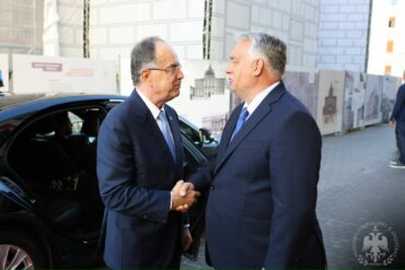 BEGAJ VIZITË ZYRTARE NË HUNGARI/ Takim me kryeministrin Orban, diskutime për bashkëpunimin mes dy vendeve
