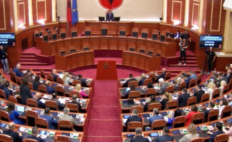 PREZANTOHET QEVERIA E RE/ Sot seancë maratonë në Kuvend, pritet të zgjasë edhe ditën e premte