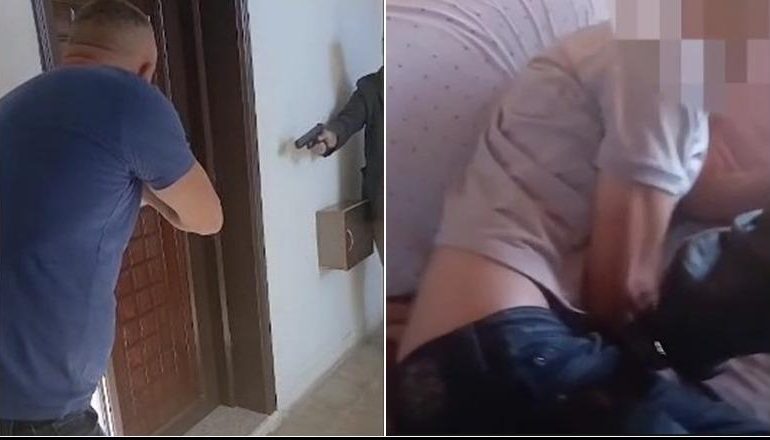 NDODH NË KORÇË/ Ishte mbyllur brenda banesës dhe kërcënonte me armë efektivët, arrestohet 26-vjeçari (EMRI)