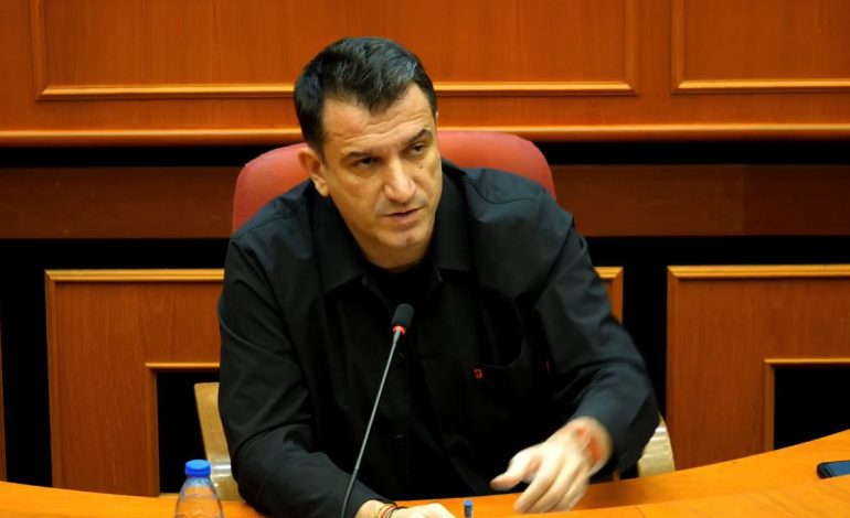SHKARKIMI I VELIAJT/ Kush votoi pro dhe kundër! Këshilli Bashkiak vendos në orën 16:00
